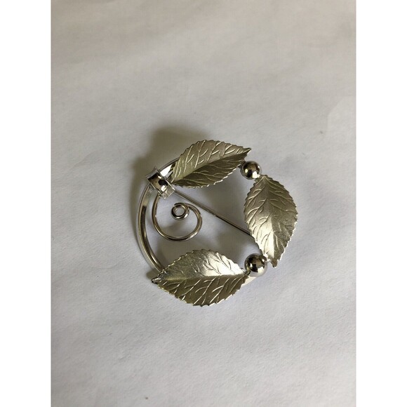 Vintage Signed Charles Reis CR Co 12k White Gold Filled Circle Leaf Brooch Pin - Picture 4 of 6